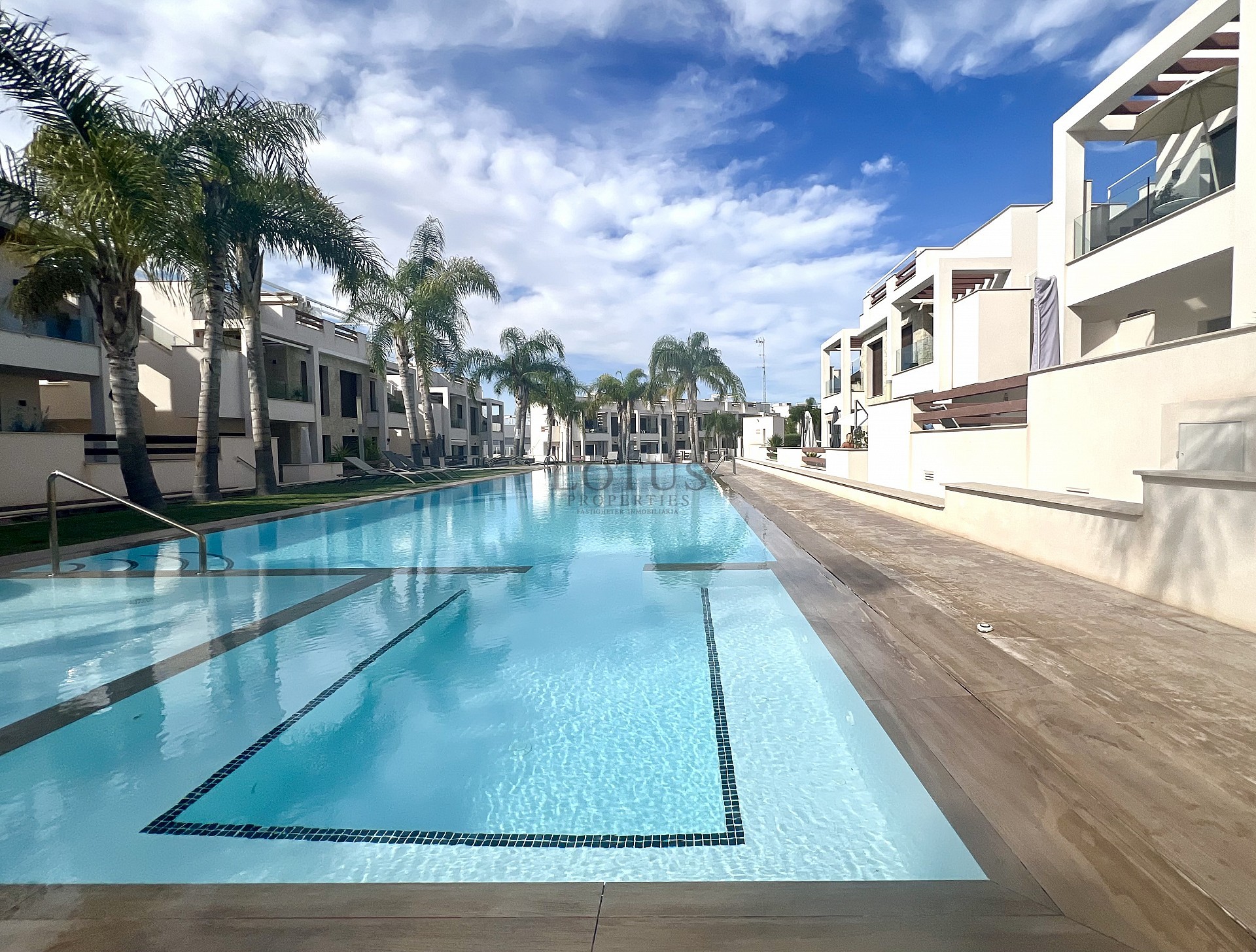 Exclusive 3-bedroom roof bungalow in Los Balcones - Lotus Properties