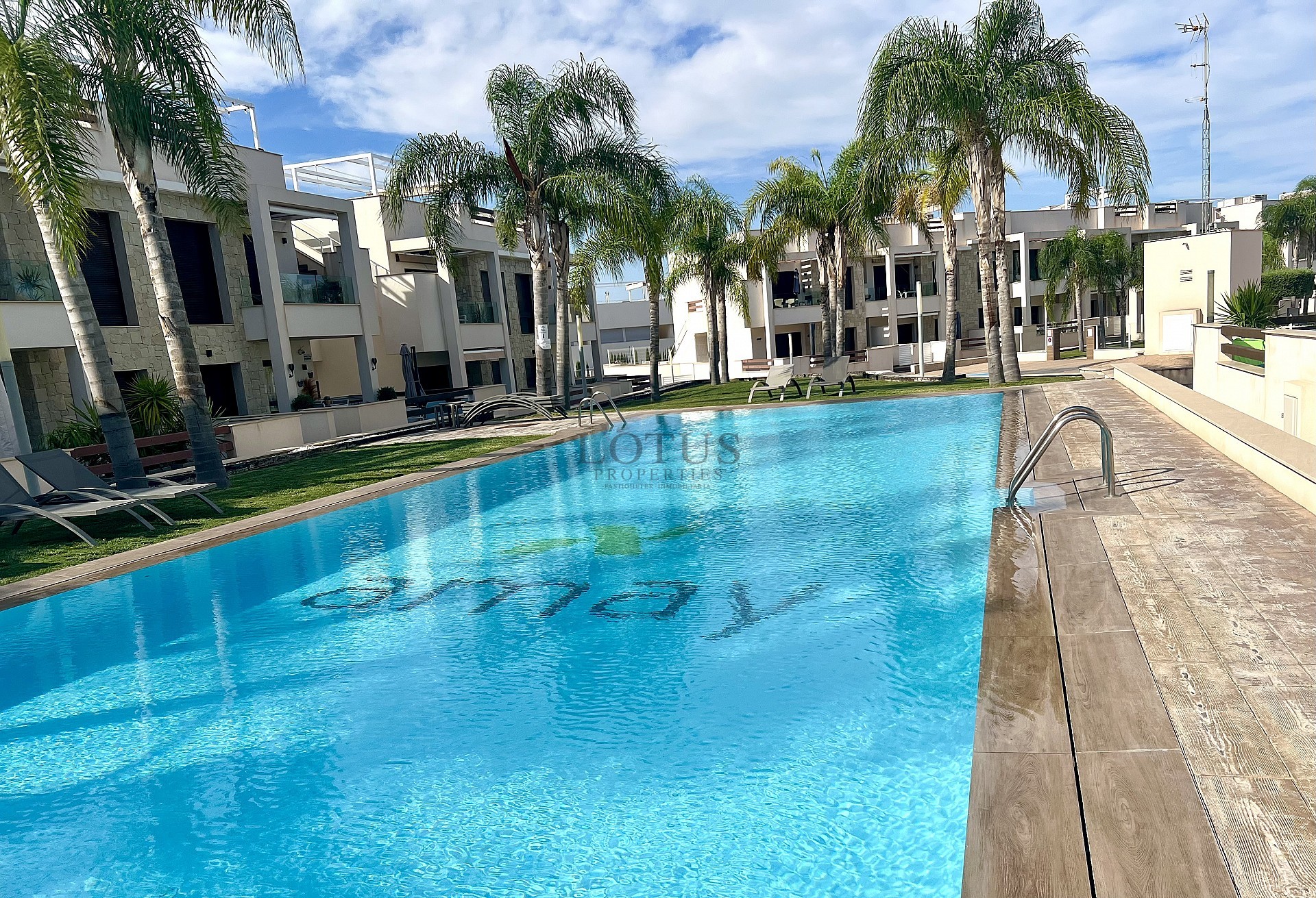 Exclusive 3-bedroom roof bungalow in Los Balcones - Lotus Properties