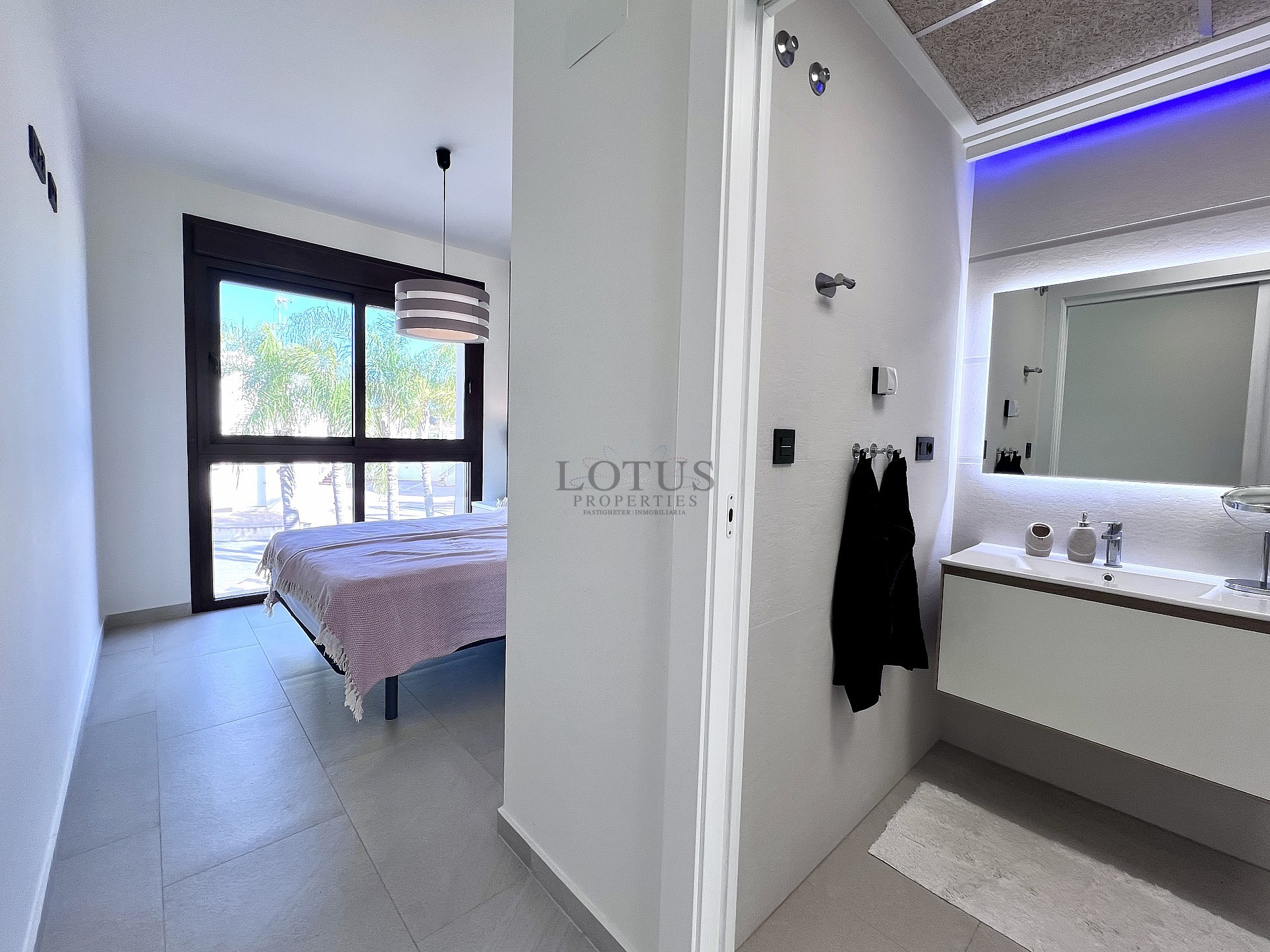 Exclusive 3-bedroom roof bungalow in Los Balcones - Lotus Properties