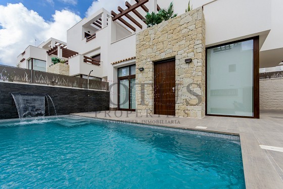 Villas with pool in Ciudad Quesada - Lotus Properties